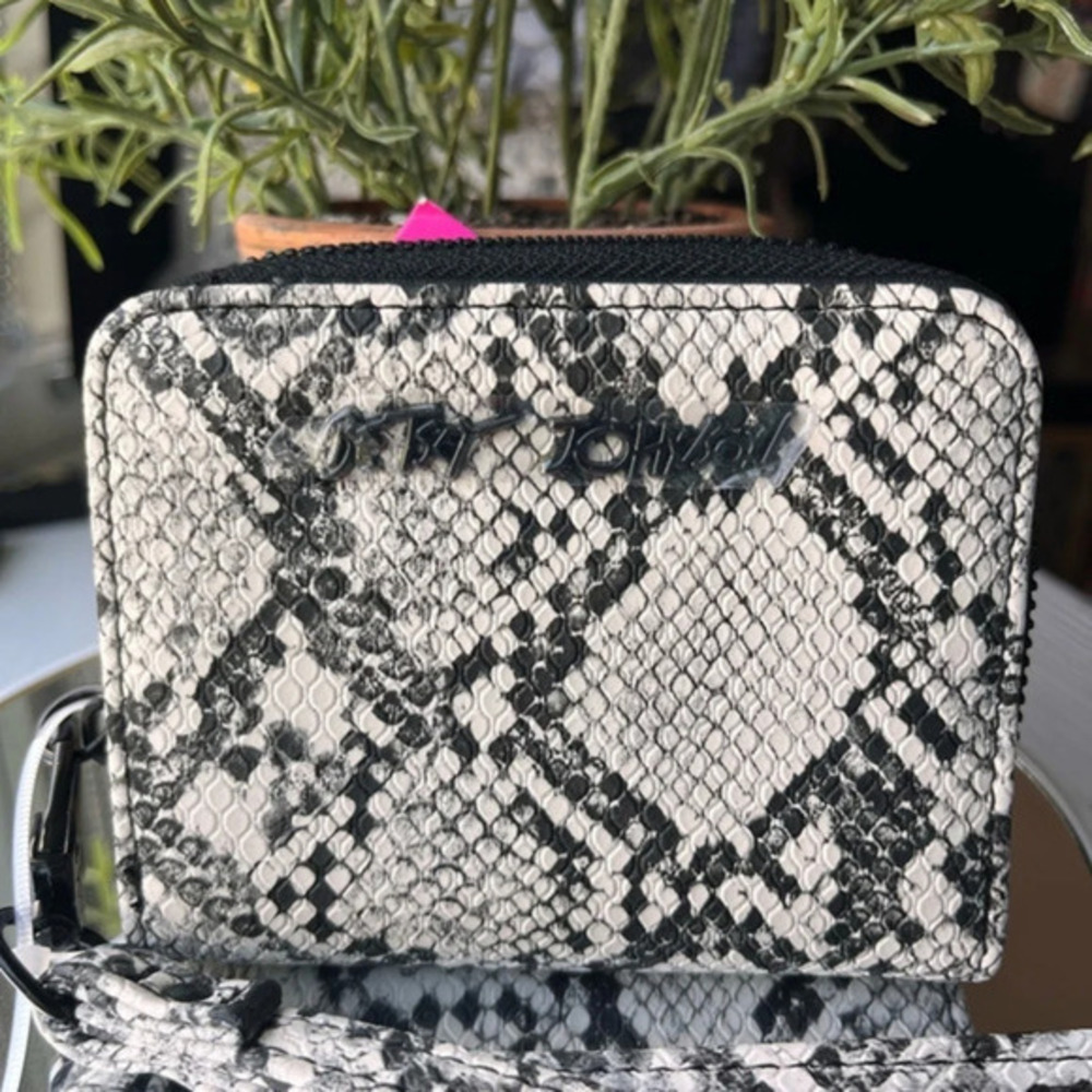 Betsey Johnson Snakeskin Print XO Skully Zip Wallet Wristlet NWT